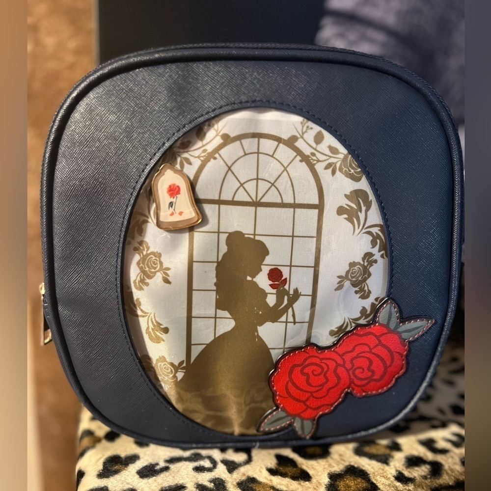 ❤️🌹 NWT-Disney Beauty and the Beast Belle
Backpack with collectable pin❤️🌹 - Picture 4 of 8